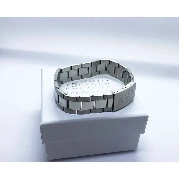 New Fashionable and Versatile Titanium Steel Bracelet -001