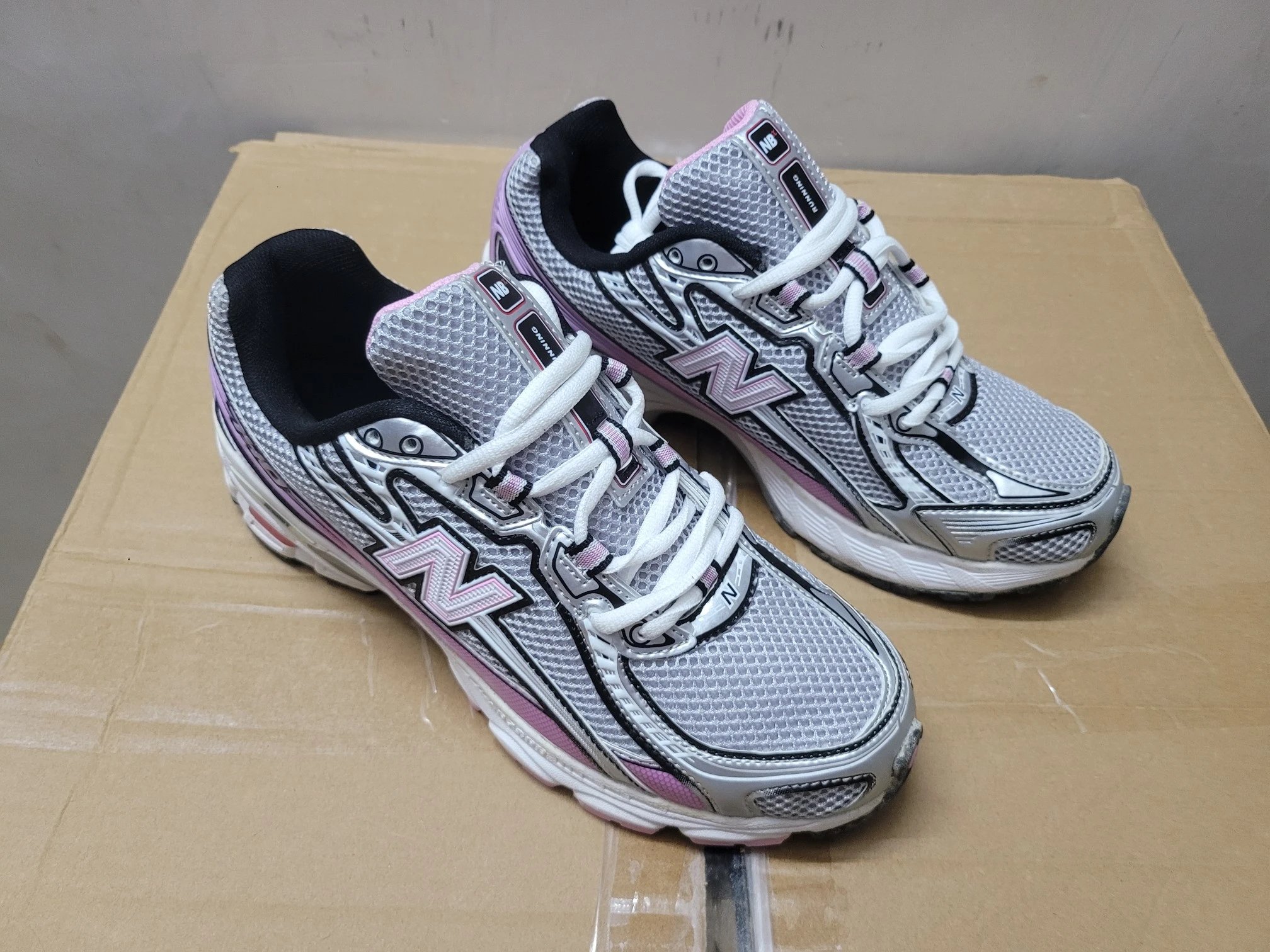 断码：41.5 正码不偏无原盒配盒发 鞋底有点脏 （）特价不退换 Foto QC de WEIDIAN na Qualit.ly