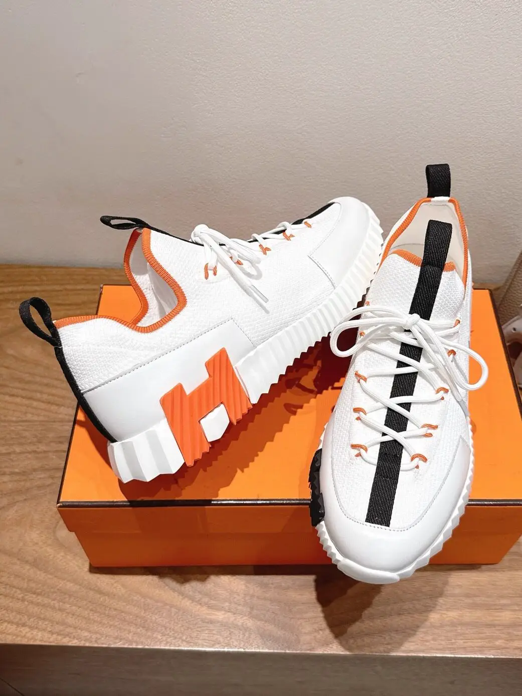 2025 Spring and Autumn New H Brand Couple's Round-Toe Lace-Up Fashion Casual Shoes Men's Flat Lightweight Running Sneakers Women's