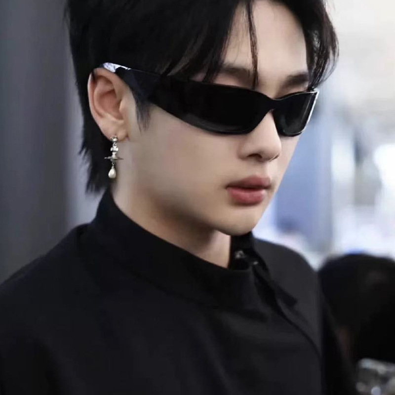 European and American Y2K Millennium Wind Internet Celebrity Street Photoshoot Sunglasses Women's Tide Hot Girls UV-proof Futuristic One-piece Sunglasses Men