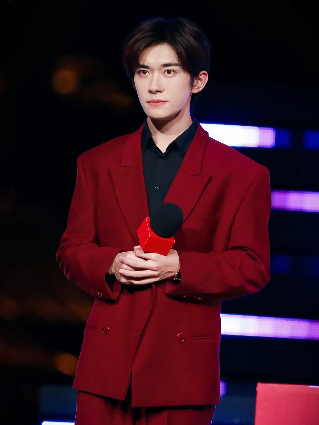 Yi Yang Qianxi's Same Style Red Blazer for Men, Versatile Casual Korean Style, Cool and High-End with Shoulder Pads, Suitable for Autumn and Winter