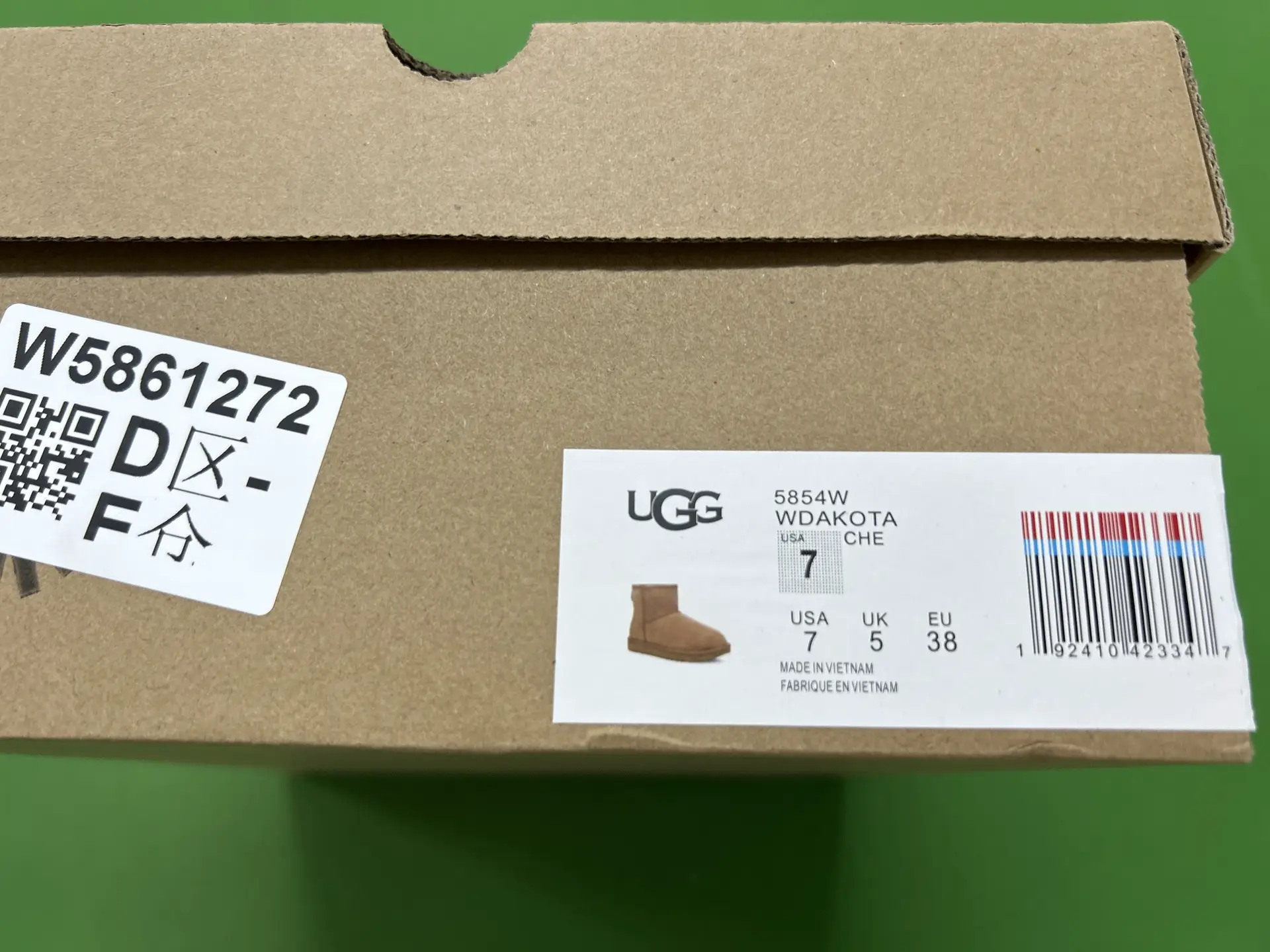 UGG 5854W WDAKOTA Chestnut Boots