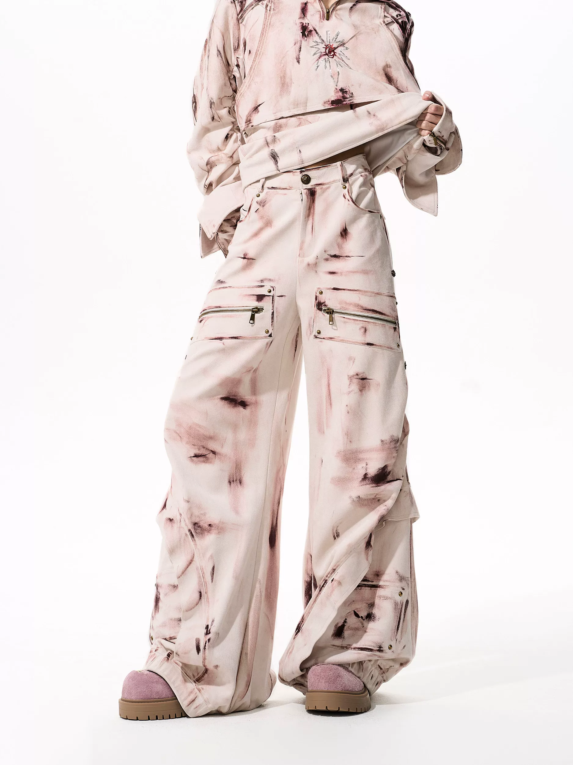 See【Zhu Zhixin's Style】Graffiti Suede Sweatpants for Men, Autumn and Winter, Niche Style, Retro Wide-Leg Casual Pants for Boys