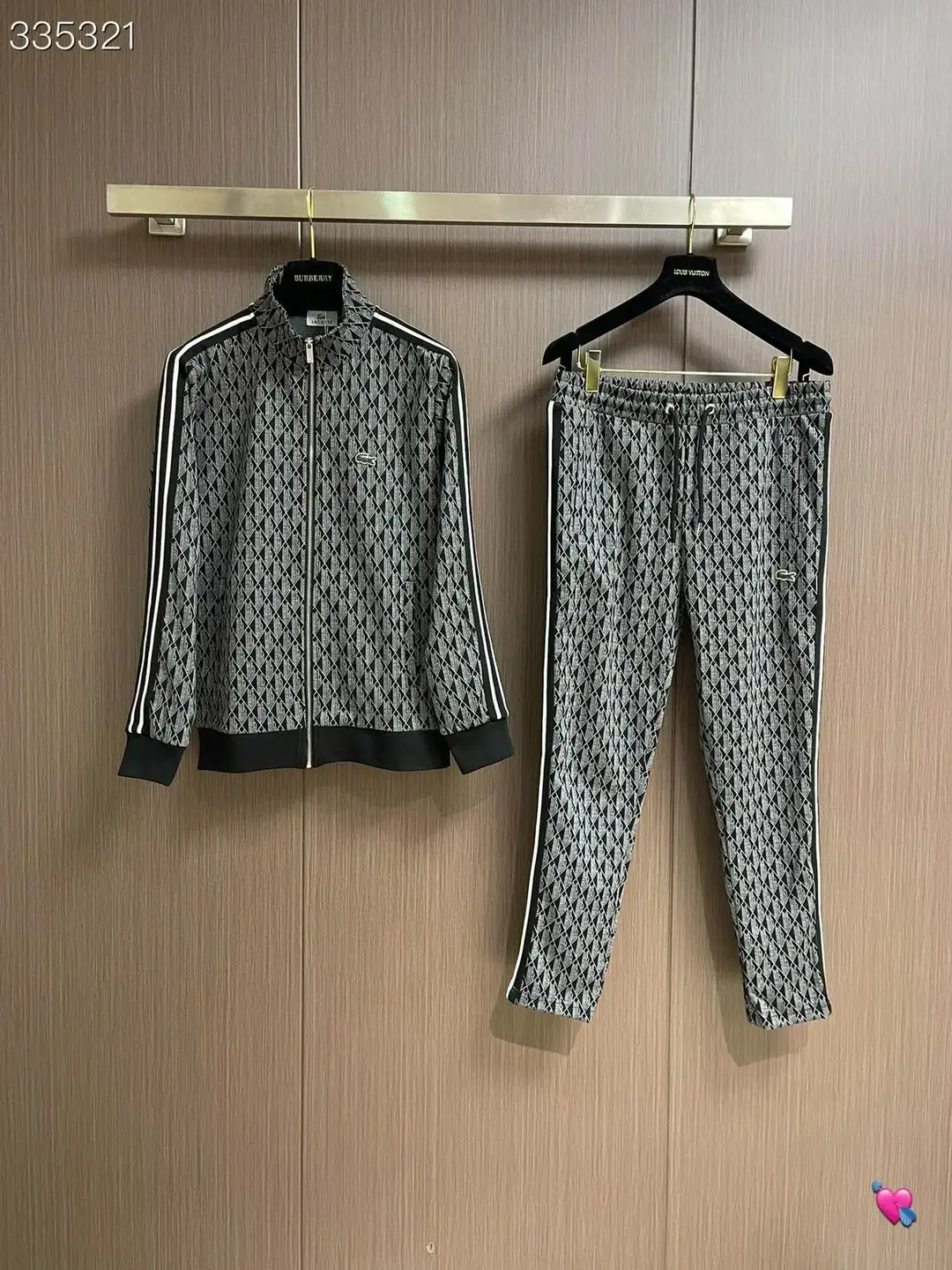EY活力 运动套装 WhatsApp: 853 6686 4886