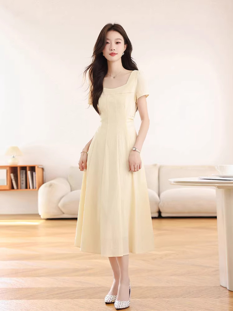2026 Summer New Style Elegant French Square-Neck Dress for Formal Occasions, Tea Break, Hepburn Style, Waist-Cinching, Slimming Dress