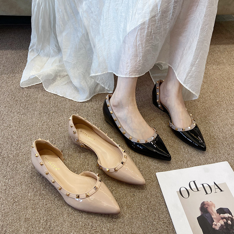 Hui Liya L897-10 2026 New Spring French-Style Studded Pointed Flat Shoes for Women, Versatile Shallow Mouth Design
