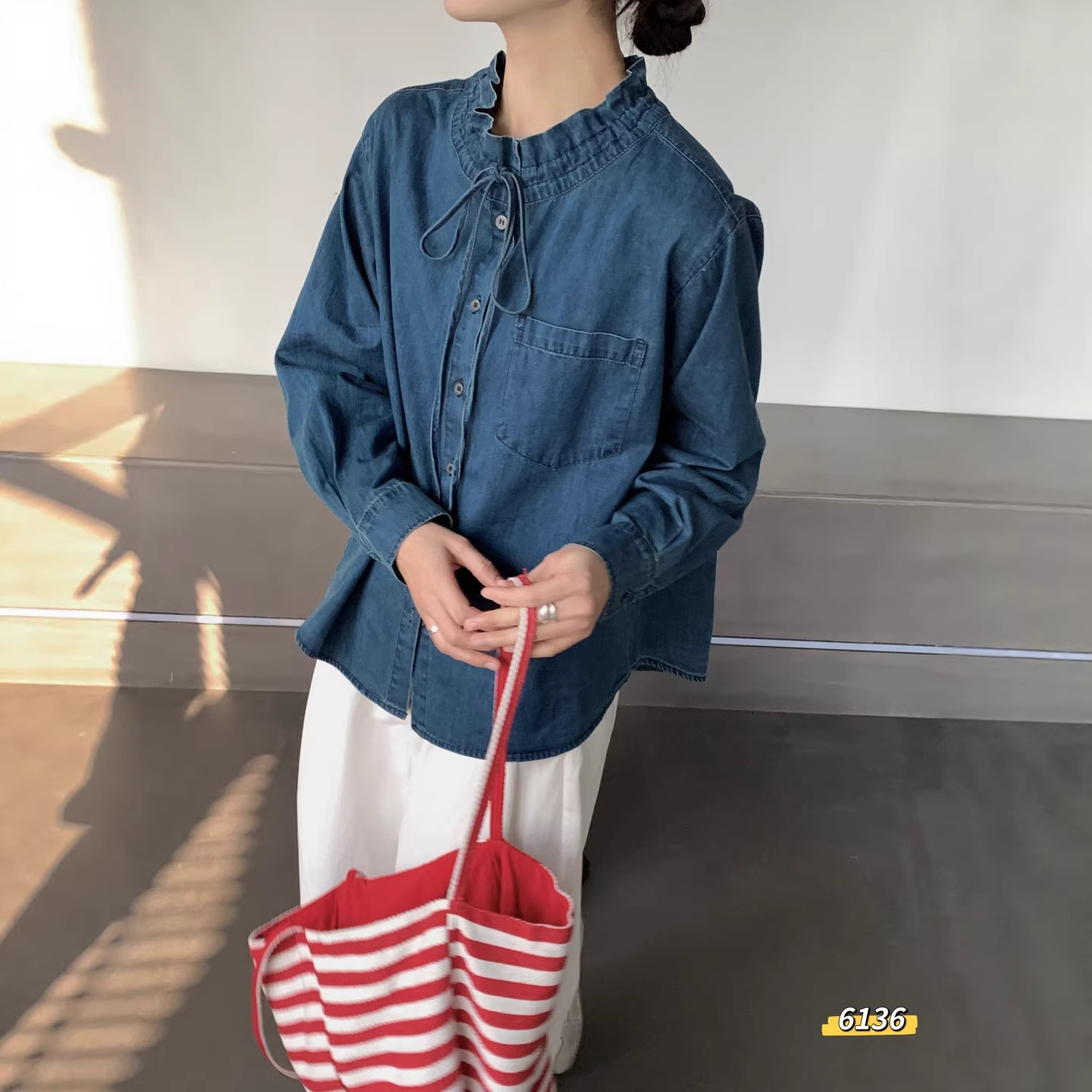 Lace Collar, Pleated Design, Denim Shirt for Women, Long Sleeves, Single-Breasted, Loose Fit, Versatile and Fashionable Shirt