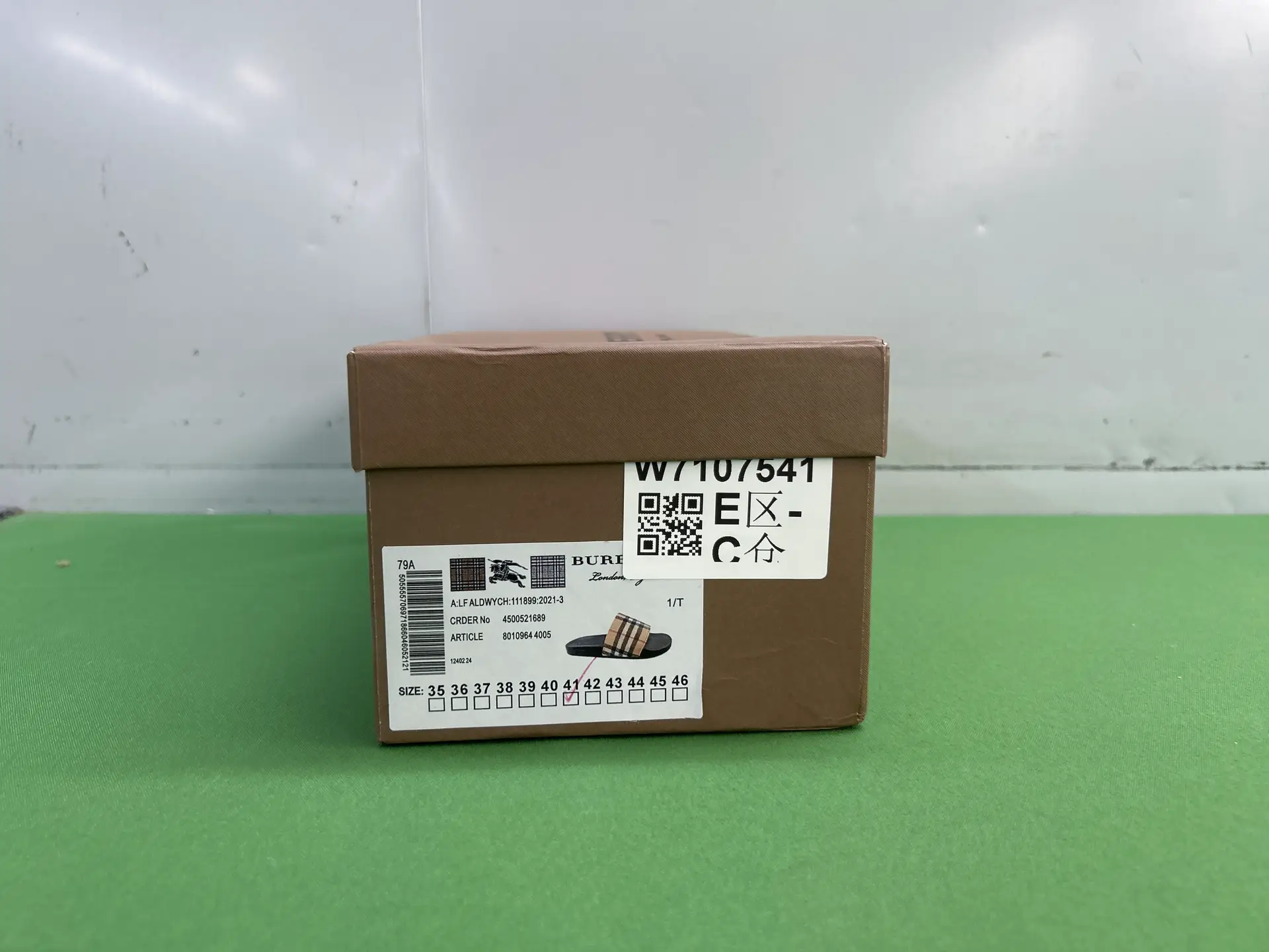 Burberry House Check Slides