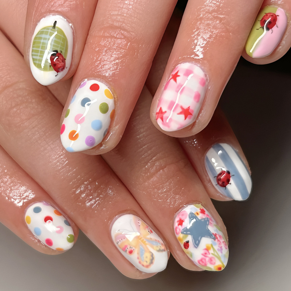 Spring and Summer Short Oval Wearable Nails, Seven-Star Ladybug Dopamine Polka Dot Cute Cartoon Nail Art, Detachable 24 Pieces