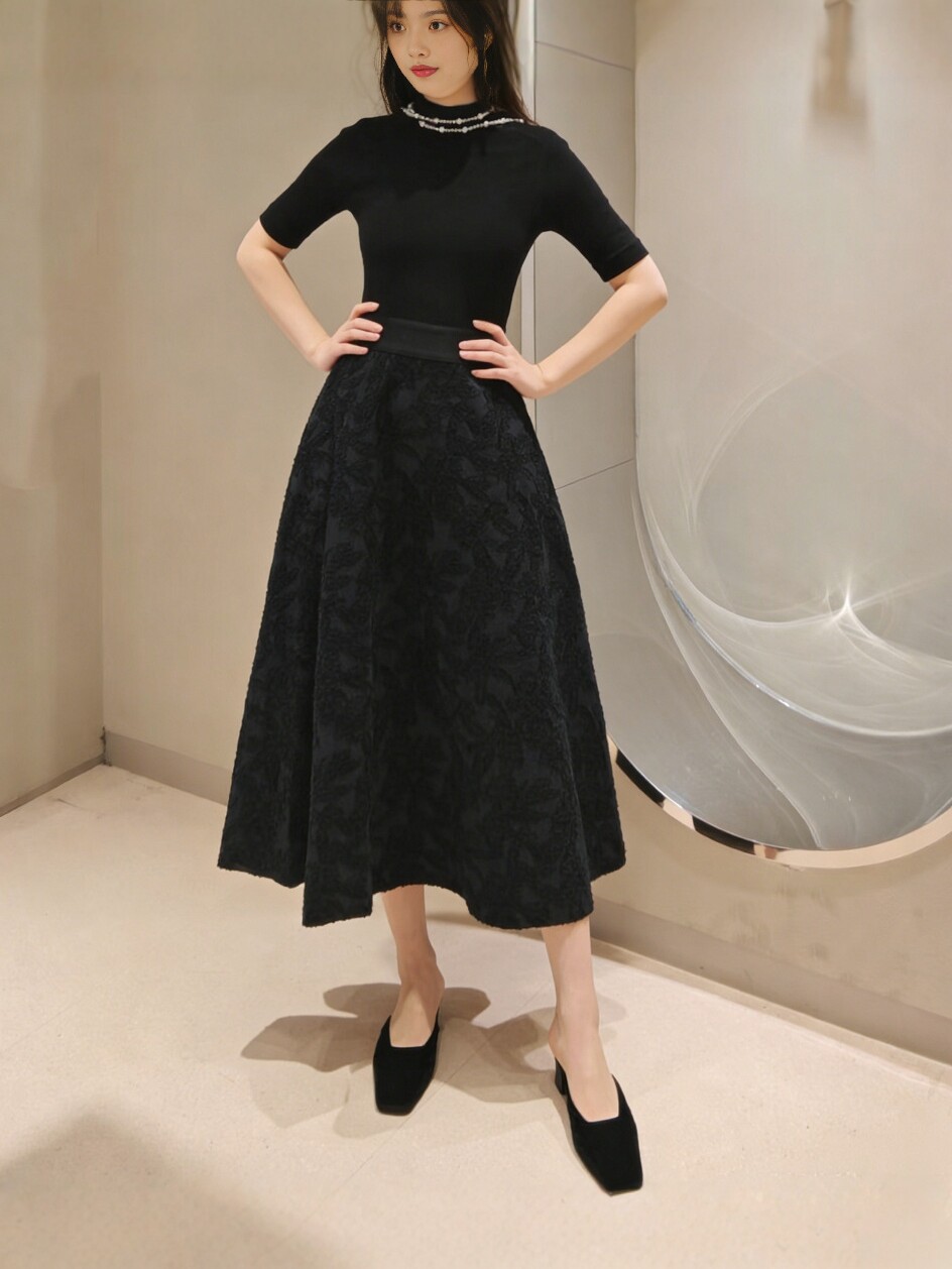 French-Style Elegant Dress, High-End Luxury, Sophisticated and Elegant, Slim-Fitting Black Dress with a Large Hem for Women. Black Dress