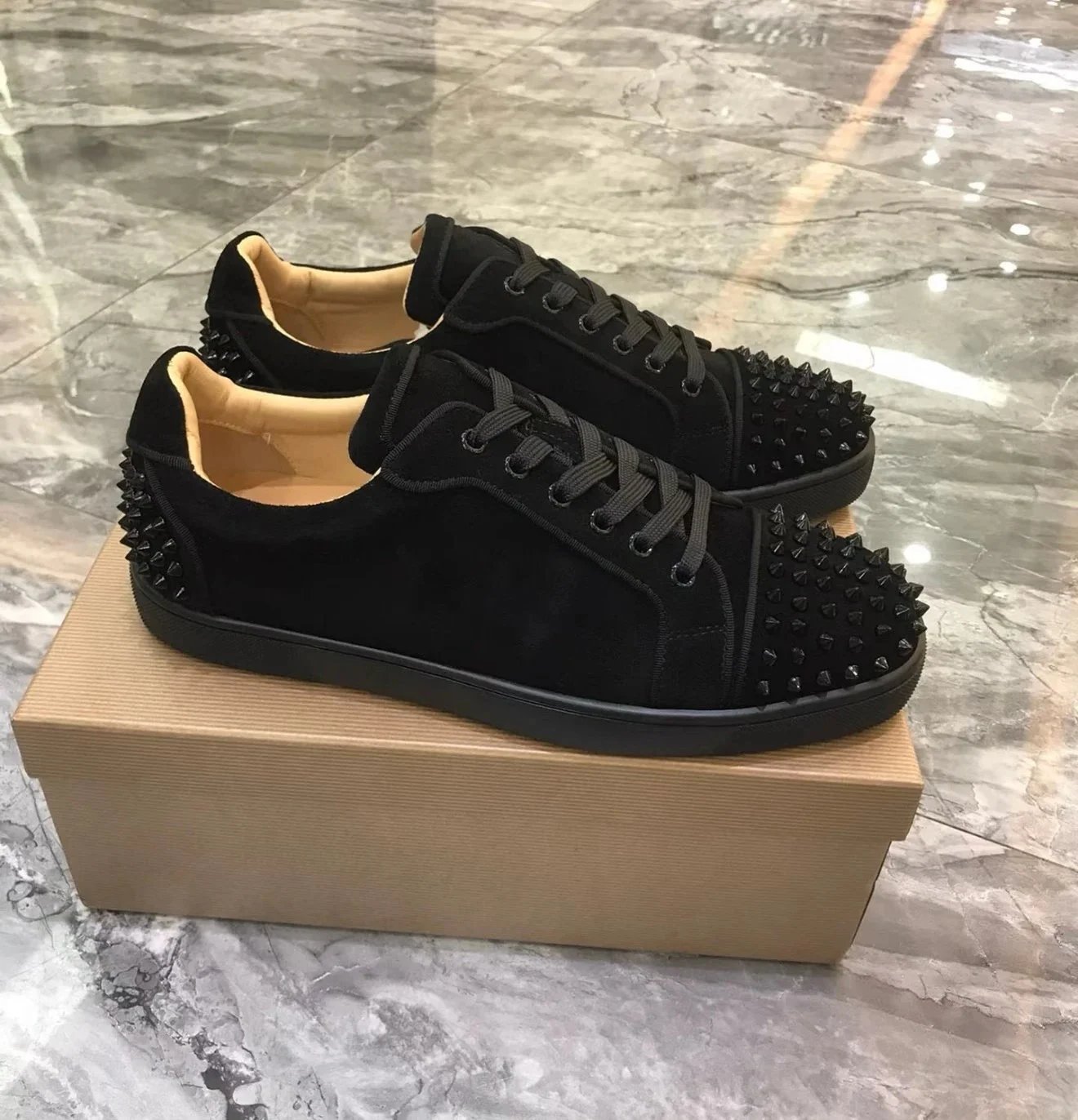 L.B.T 钉子鞋 whatsapp+86 19005999155