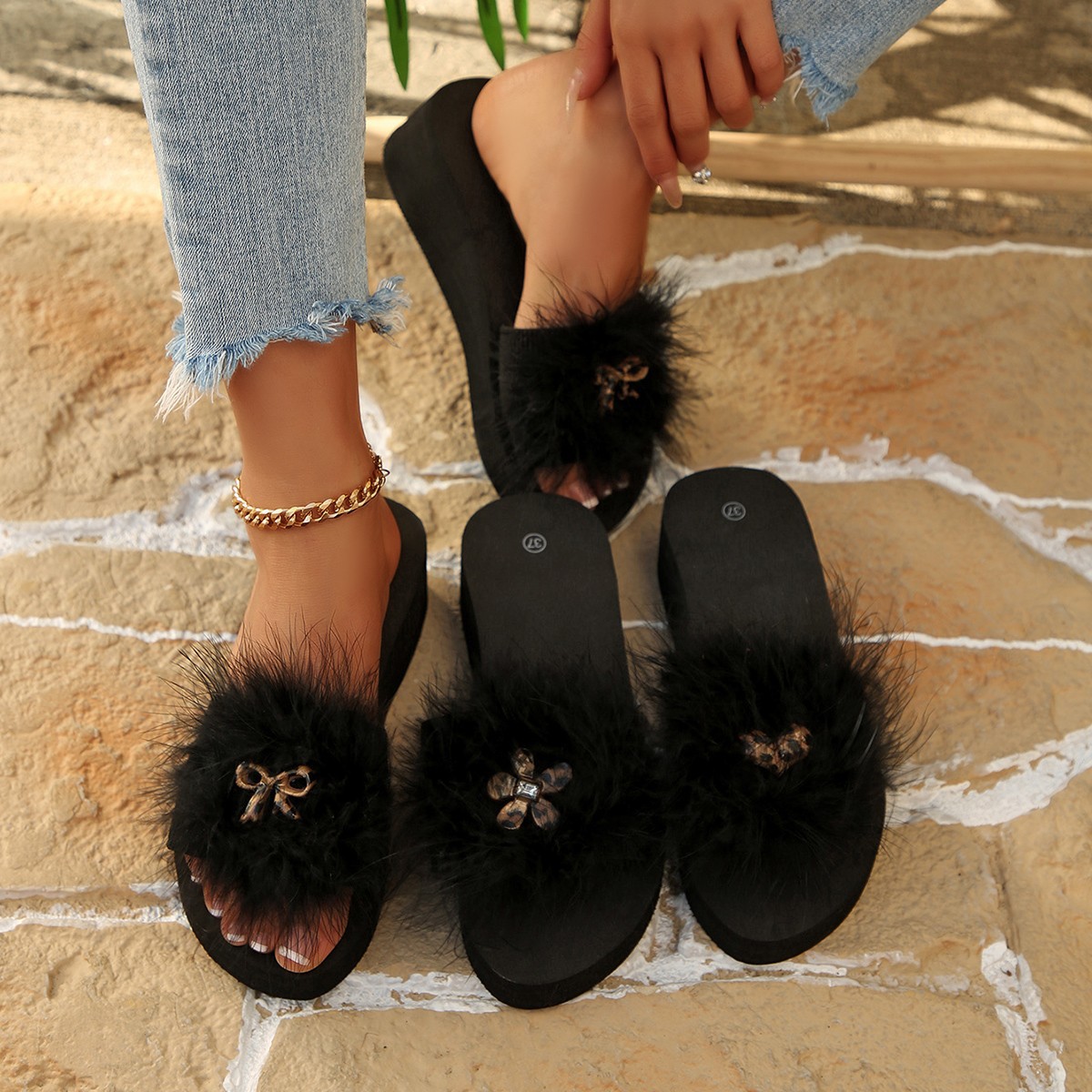 New Fashionable Cross-Border Casual Wedge Slippers for Women, Furry One-Piece Slip-On Thick-Soled Foreign Trade Solid Color Slippers