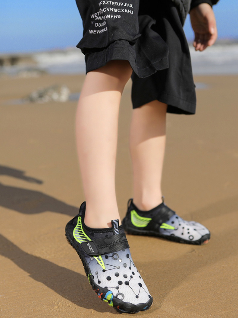 Parent-Child Tracing Shoes for Playing in Water Swimming Tracing Shoes for Beach Diving Shoes Quick-drying Non-slip Cut-proof Tracing Sandals