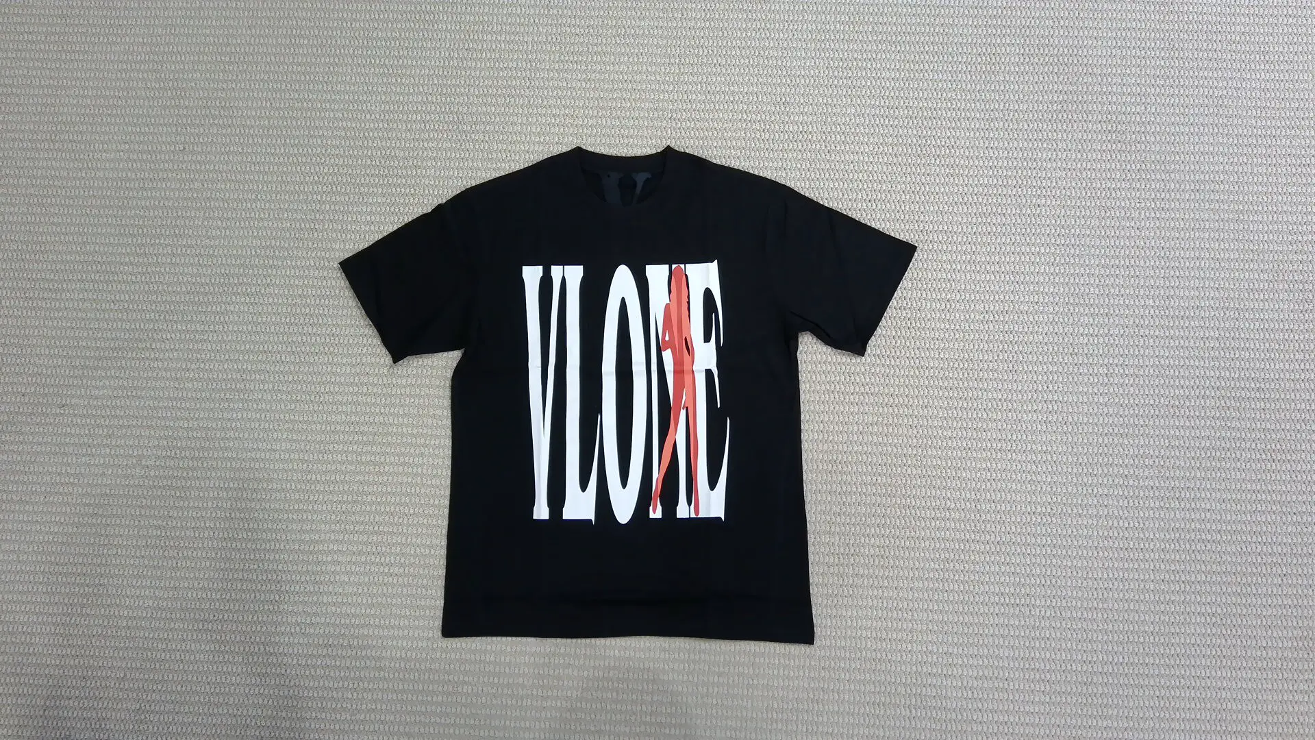 In stock Hellvlonestar Vice City font spiral large V short sleeved TEE