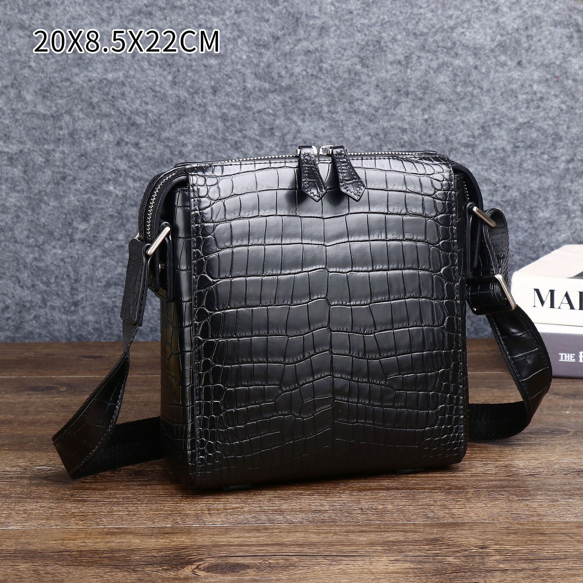 New Crocodile Belly Pattern Men's Shoulder Crossbody Bag Business Fashion Backpack Trendy Men's Bag Outdoor Small Shoulder Bag Factory