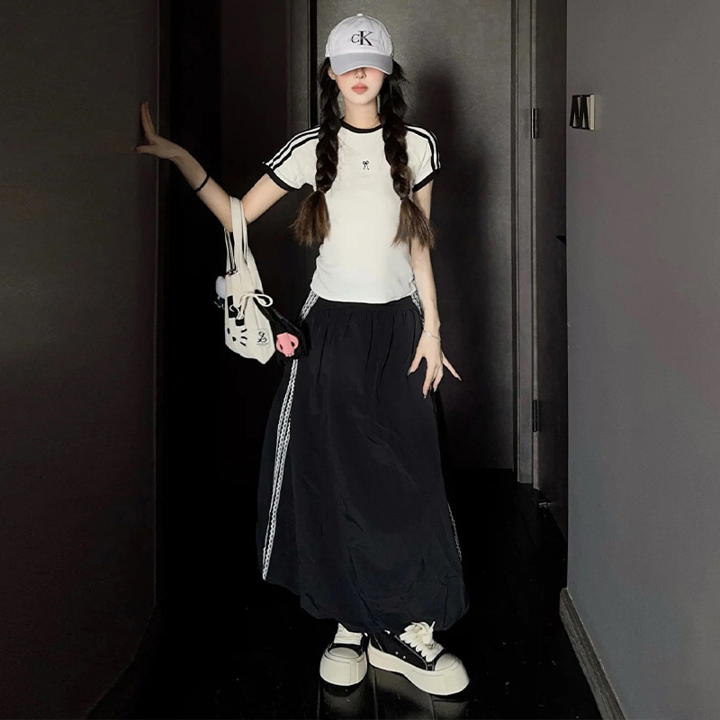 Short-Sleeve T-Shirt Top for Women 2026 New Summer Style Hot Girl White Short Striped Regular Shoulder Slim Fit Design