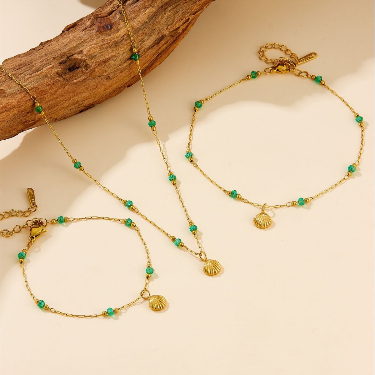 New Elegant Retro New Chinese Style Light Luxury High-end Gift Green Stone Shell Shells Plated 18K Gold Titanium Steel Explosions
