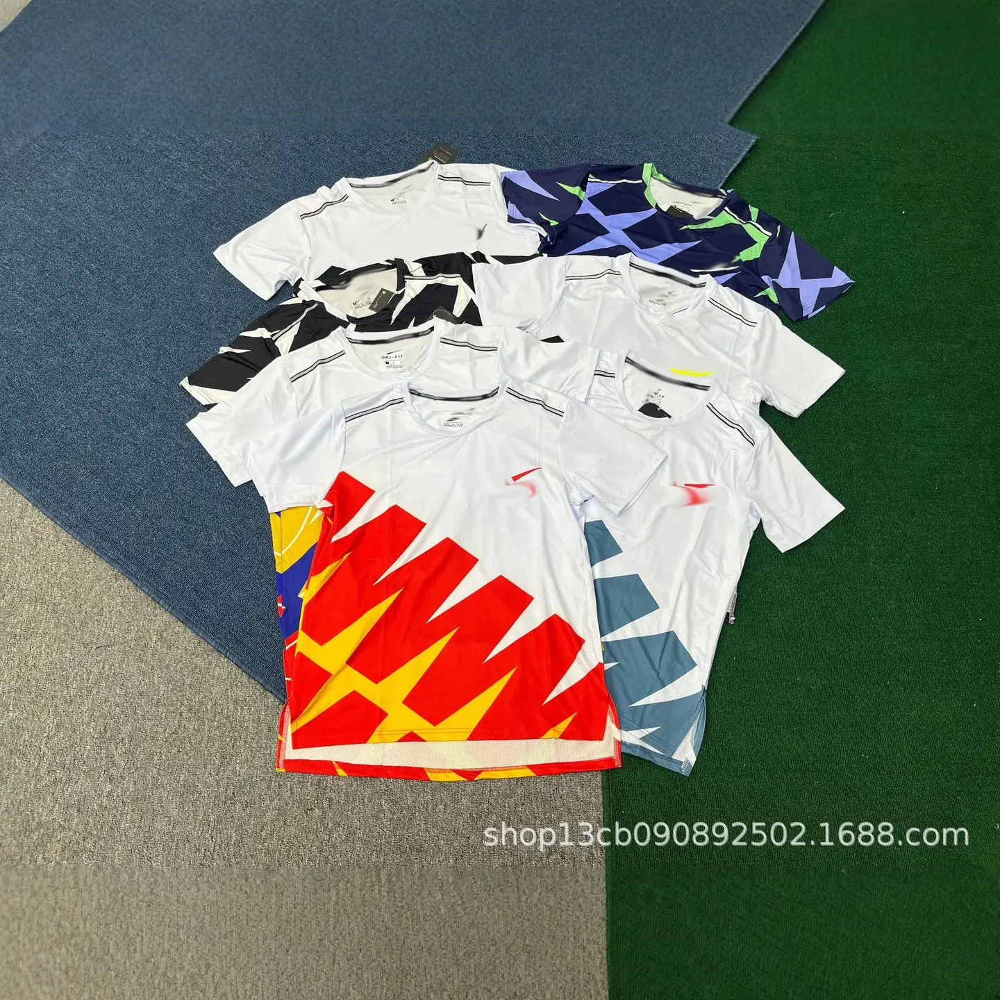 The Short-Sleeved Sports Fabric Has the Characteristics of Quick Drying. It Is Lightweight and Burden-Free. It Can Quickly Wick Away Sweat and Move Freely during Sports