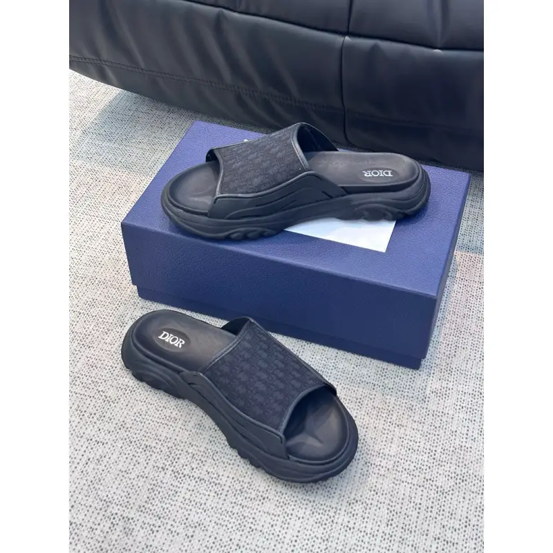 European Style Light Luxury Trendy New Men's Versatile Slip-On Casual Outdoor Non-Slip Wear-Resistant Thick-Soled Sandals