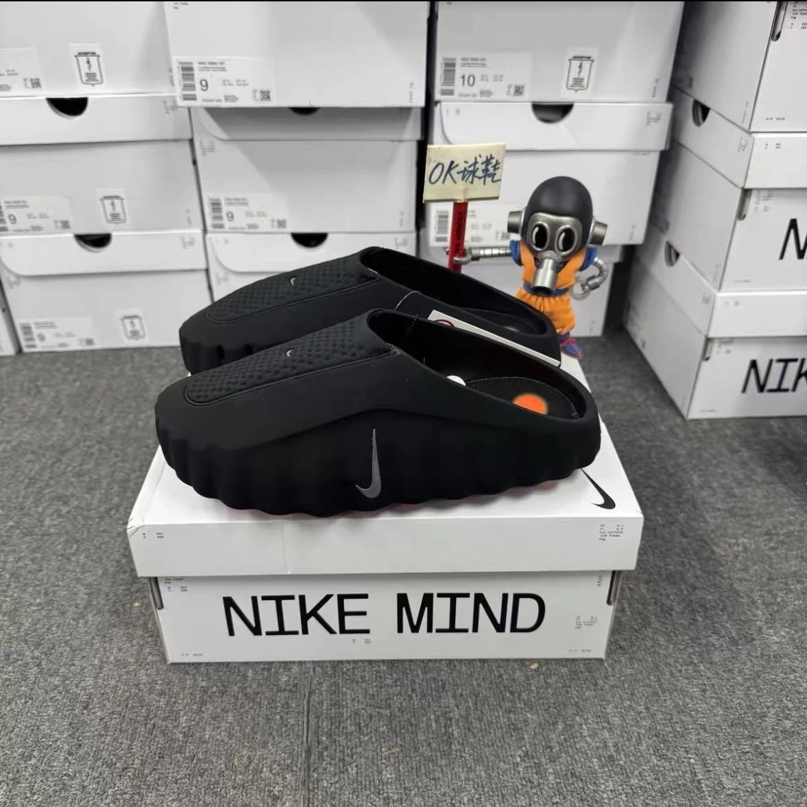 Nike Mind Clogs