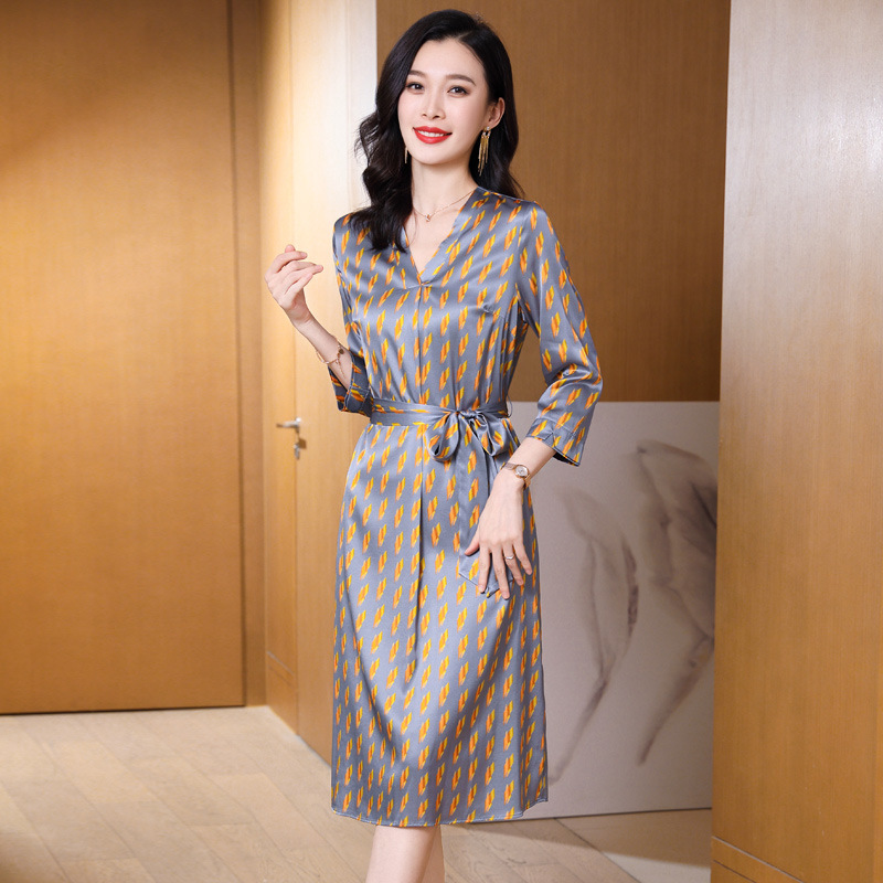 2363 Silk Long-Sleeved Dress, New Spring Style, Fashionable and Elegant V-Neck Print, Elegant and Slimming Mulberry Silk Long Dress
