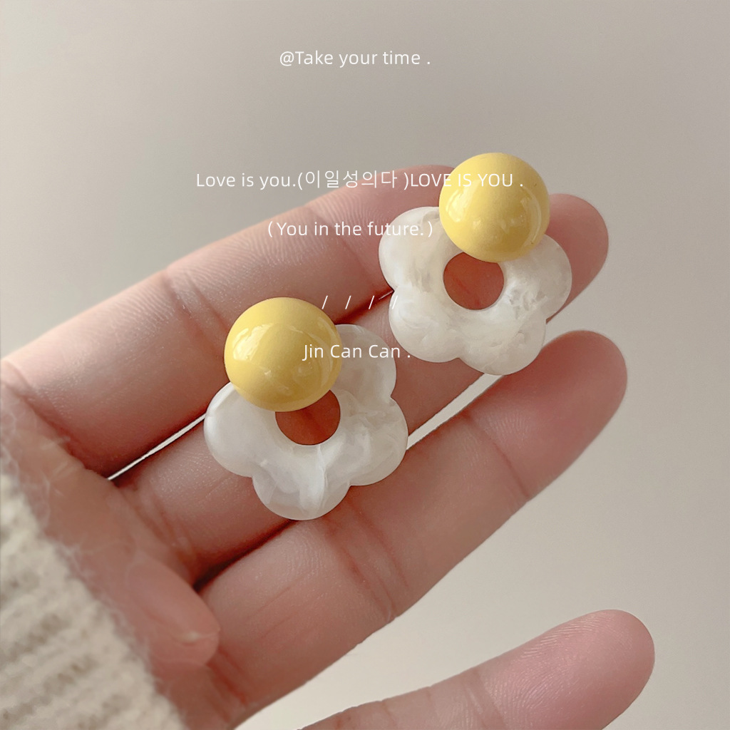 Sweet Warm-Colored Resin Flowers with Contrasting Colors and Silver-Plated Needle Earrings, Elegant and Simple Earrings, Factory Earrings for Women Wholesale