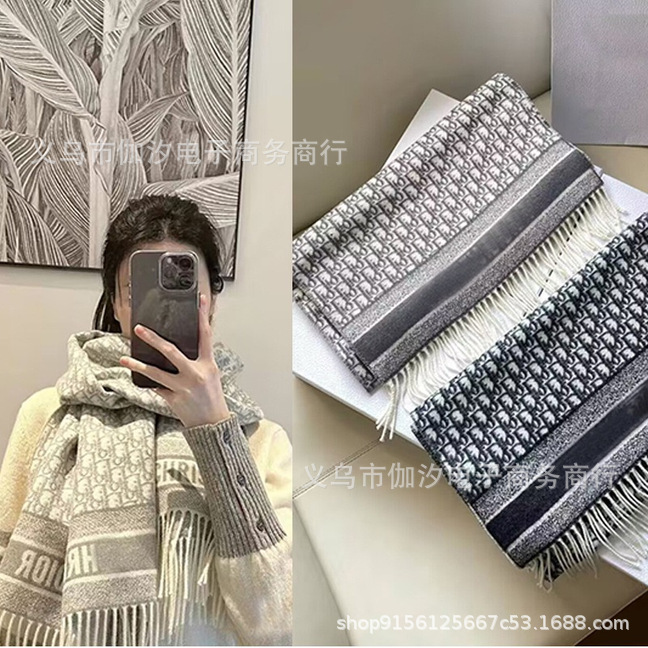 Autumn and Winter New D Letter Wool Scarf Women's Cashmere Scarf Tassel Double-Sided Shawl Warm Neck Scarf Factory QC-foto från 1688 på Qualit.ly