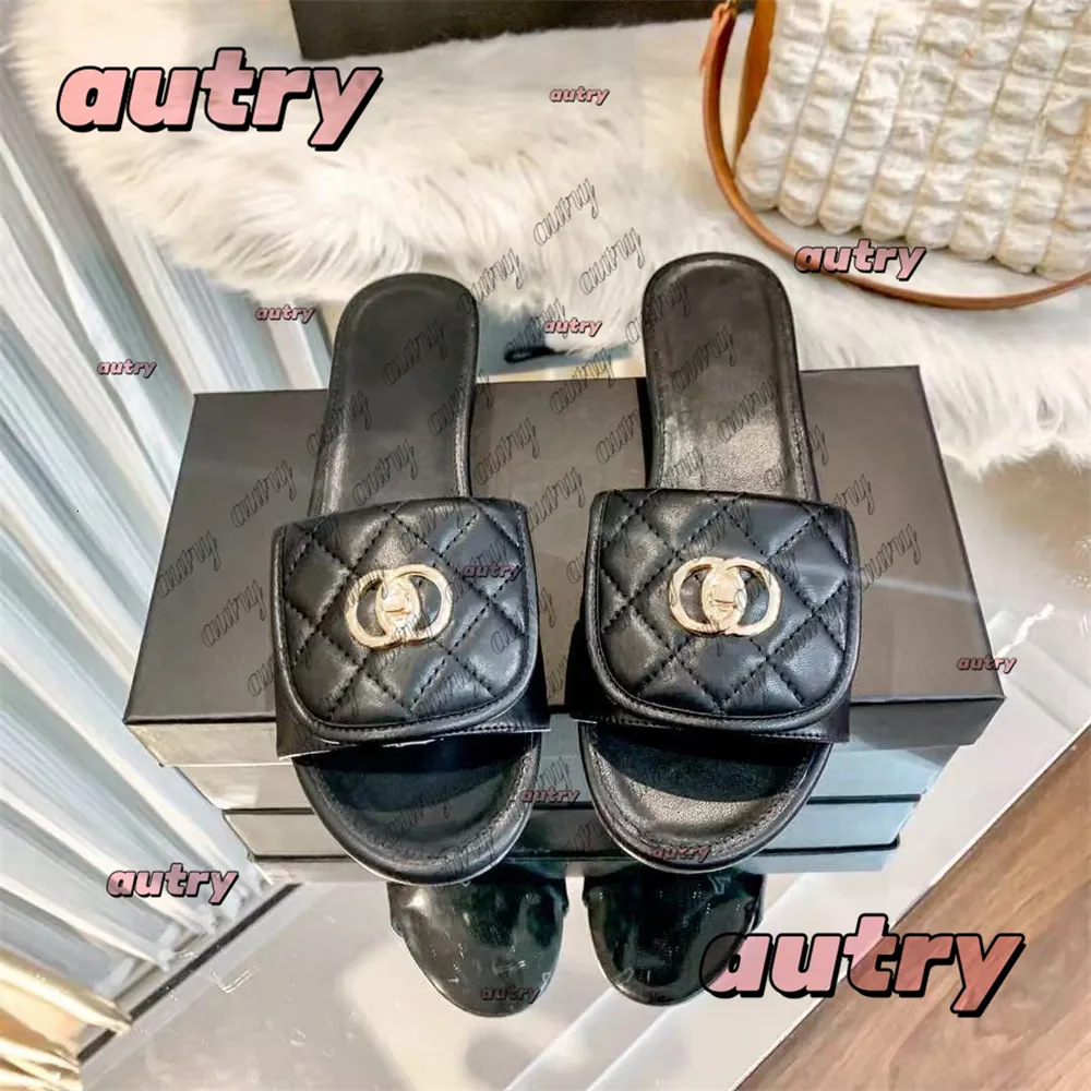 In-Stock High Version Small Chanel-Style Quilted Metal Backpack Buckle Flat Sandals for Women Woven Casual Slip-On Sandals