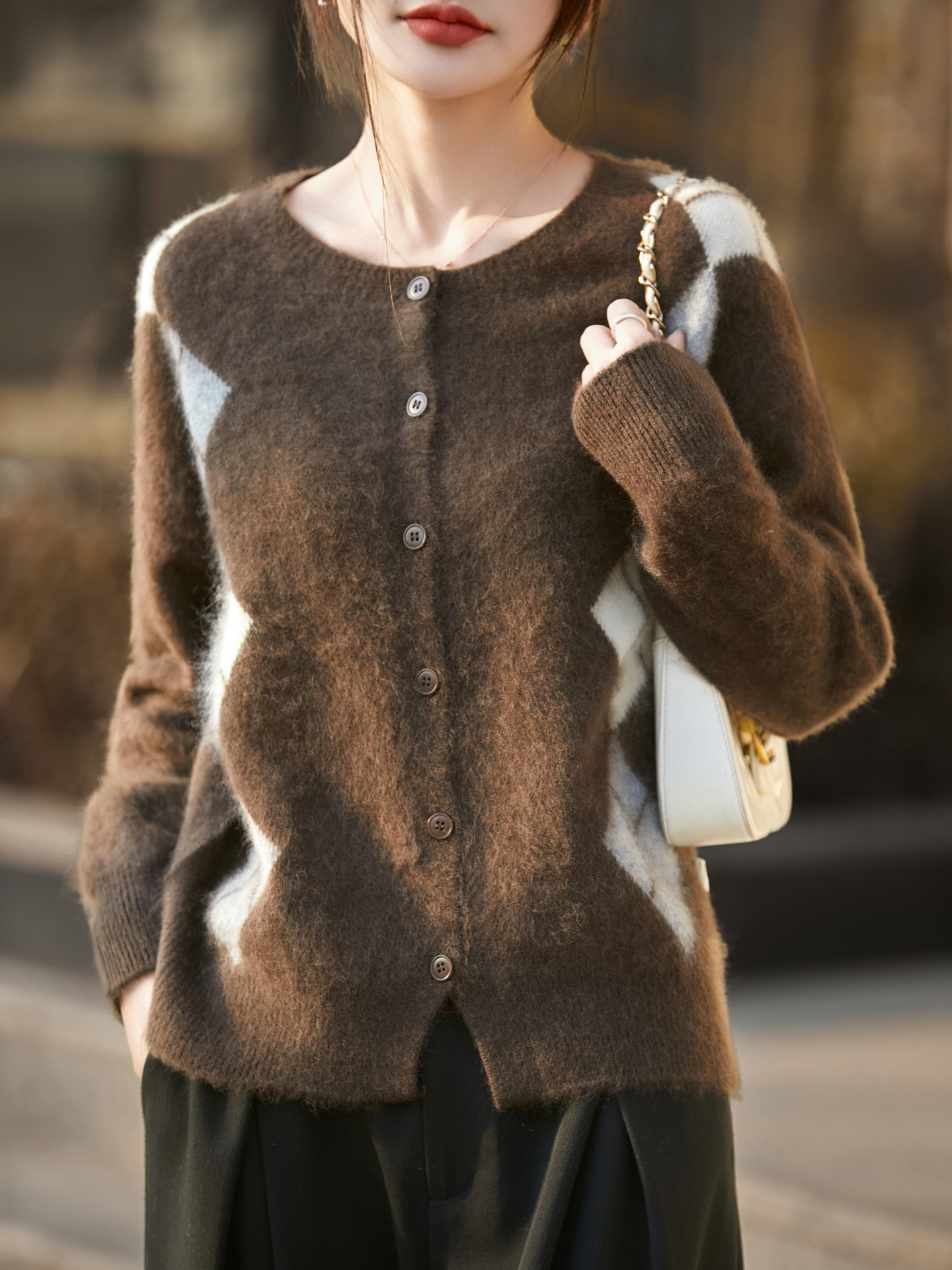 2025 Autumn and Winter New Cashmere Wool Blend Round-Neck Thickened Knitted Cardigan with Diamond-Shaped Color-Blocking Fleece Top