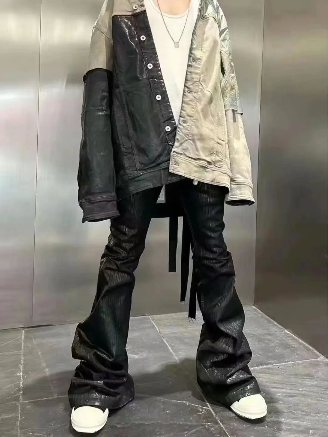 Original label RO style 23ss dark brush wax coating pure black high elastic flutter jeans wide-leg micro flare pants male