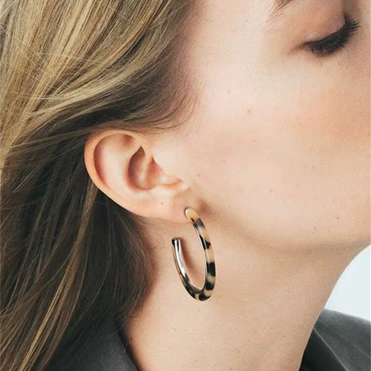 Zhao Lusi Same Style C- Ring Leopard Earrings Women's Light Luxury Niche High-End Retro Exaggerated Hawksbill Color Ear Ring Earrings