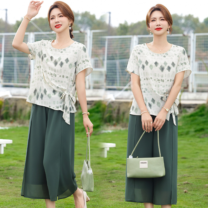 New Chinese-Style Mom's Summer Two-Piece Set 2026 Middle-Aged and Elderly Women's Clothing, National Style Mid-Sleeve Shirt Set, Fashionable for Women