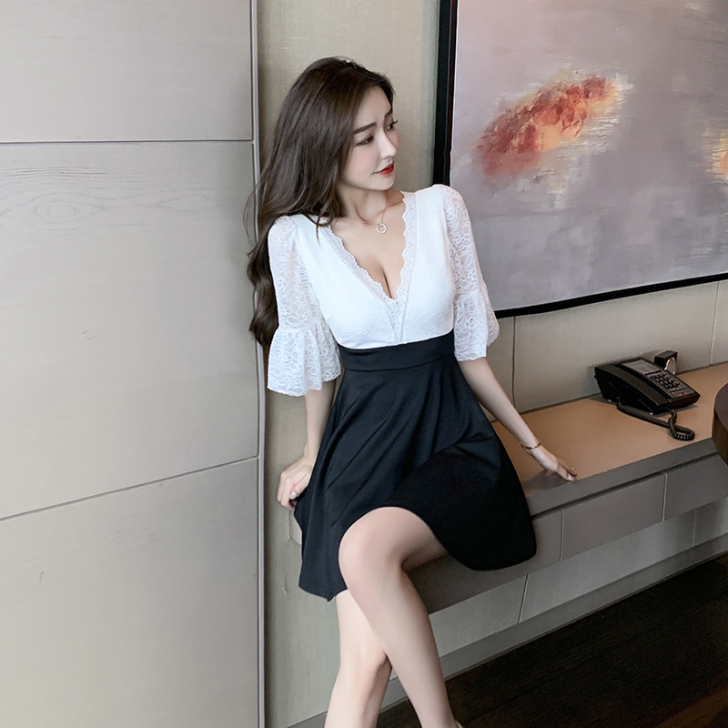 2026 Spring New Style Deep V Sexy Color-Block Lace Dress Elegant High-Waisted Slimming Ruffle A-Line Dress