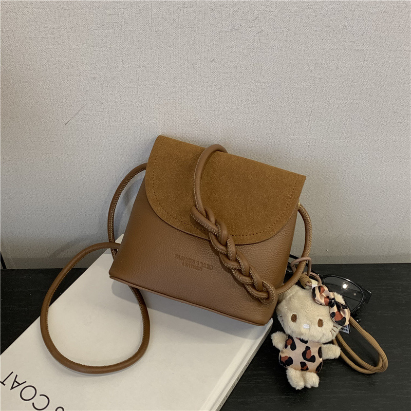 Fashionable Versatile Single-Shoulder Crossbody Bag with a Niche High-End Vintage Feel, Women's 2025 New Season Matte Bucket Small Square Bag
