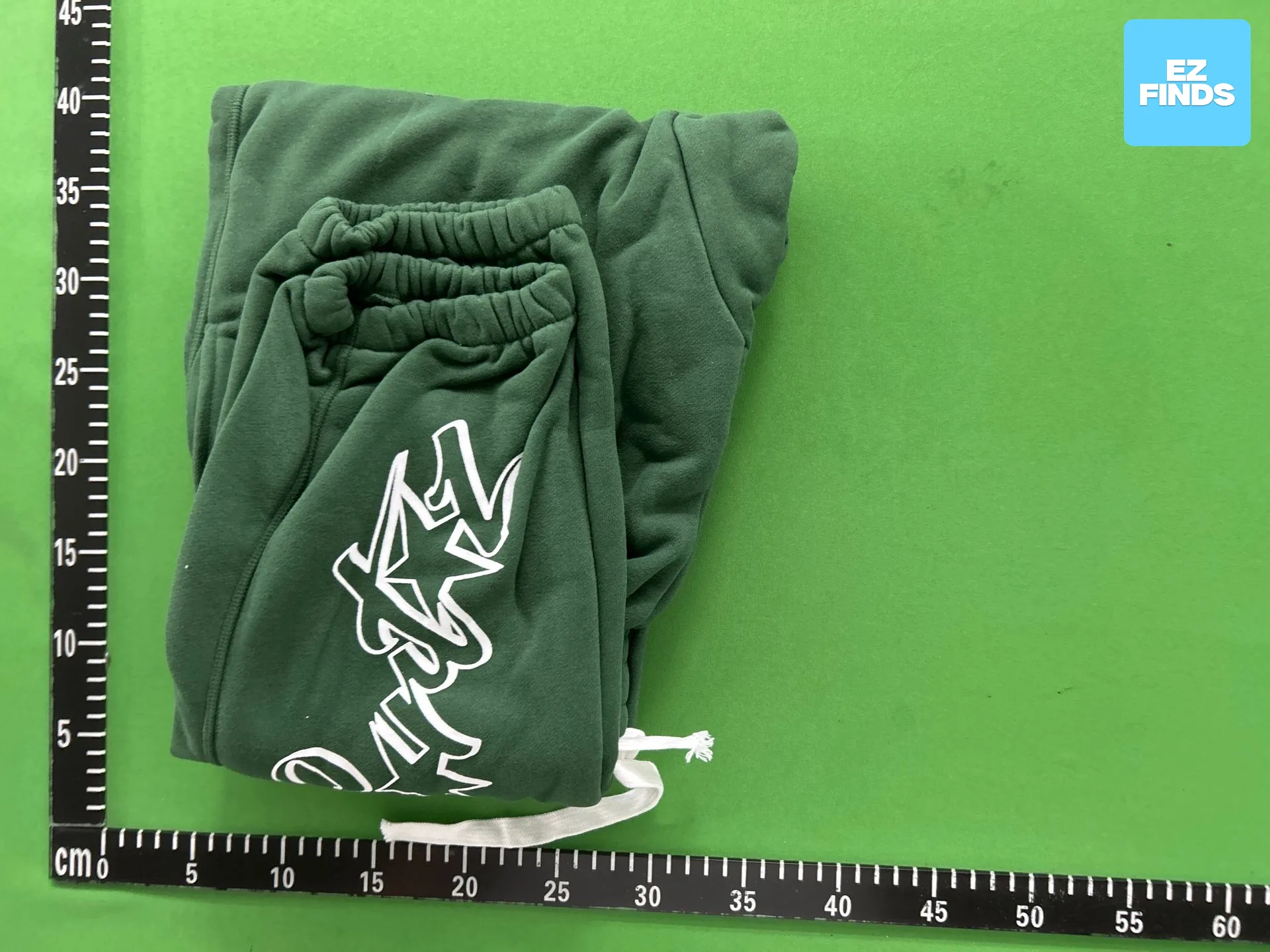Corteiz Green Trousers QC 照片，来自 TAOBAO Qualit.ly QC