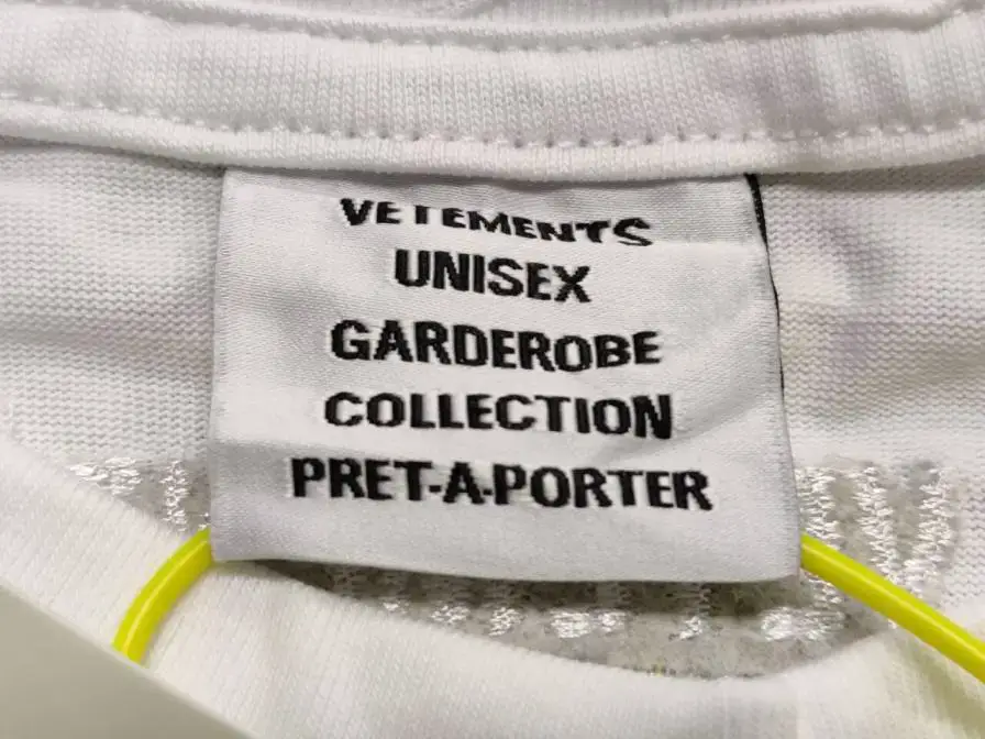 VETEMENTS UNISEX GARDEROBE COLLECTION PRET-A-PORTER T-shirt