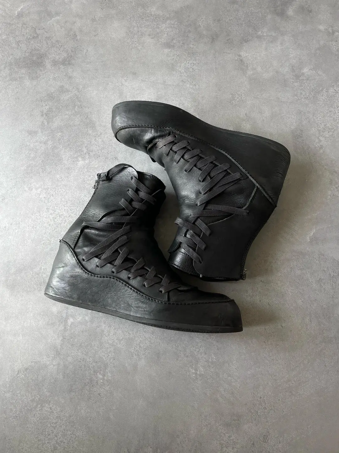 Dark colored Chelsea boots, men's hand woven boots, high top hermit boots, short boots with straps, work clothes, motorcycle boots