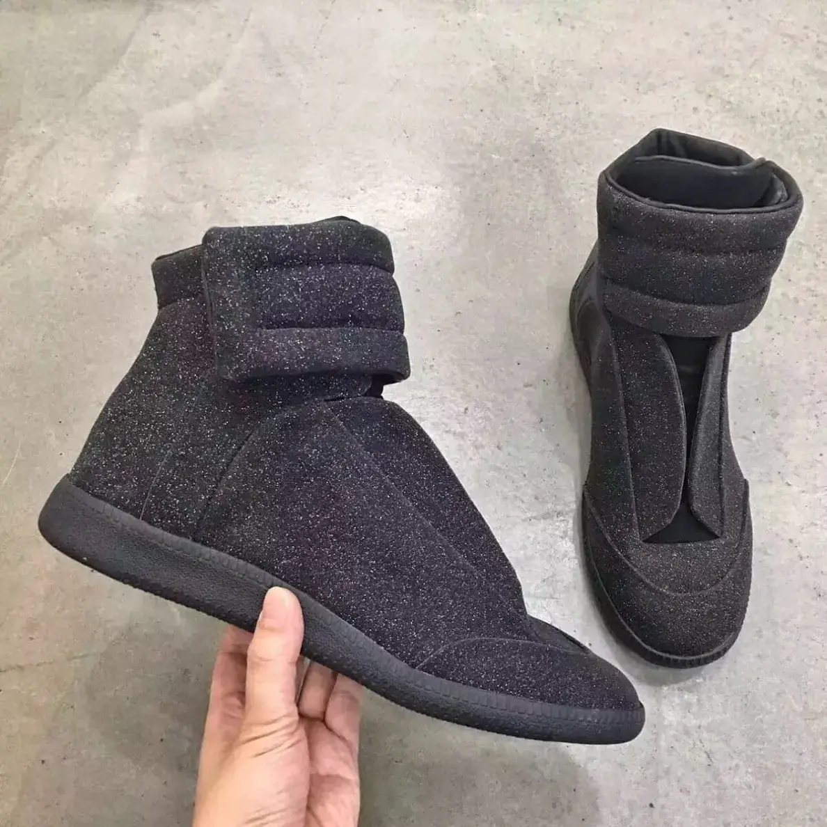 In Stock 2025 High-Top Moral Training Shoes, Flat Shoes, Casual Sports Shoes, Comfortable and Soft, Same Style for Men and Women