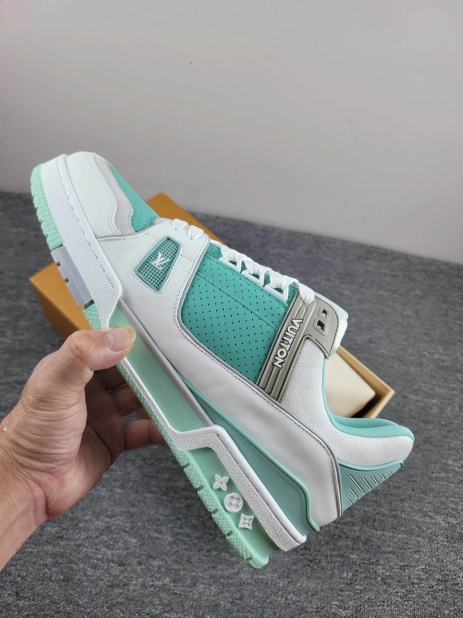 Louis Vuitton Sneakers Foto QC de WEIDIAN na Qualit.ly
