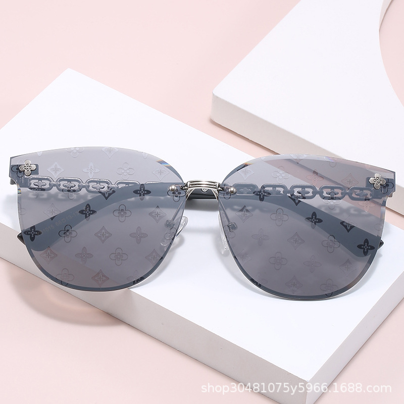 2024 New Fashion Sunglasses High-end Light Luxury Women Sunglasses Laser Lens Personalized Street Photoshoot