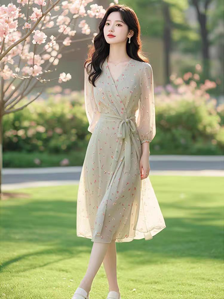 2026 Summer New Korean Dongdaemun Floral Waist-Slimming Dress for Vacation and Date, Gentle and Elegant Dress