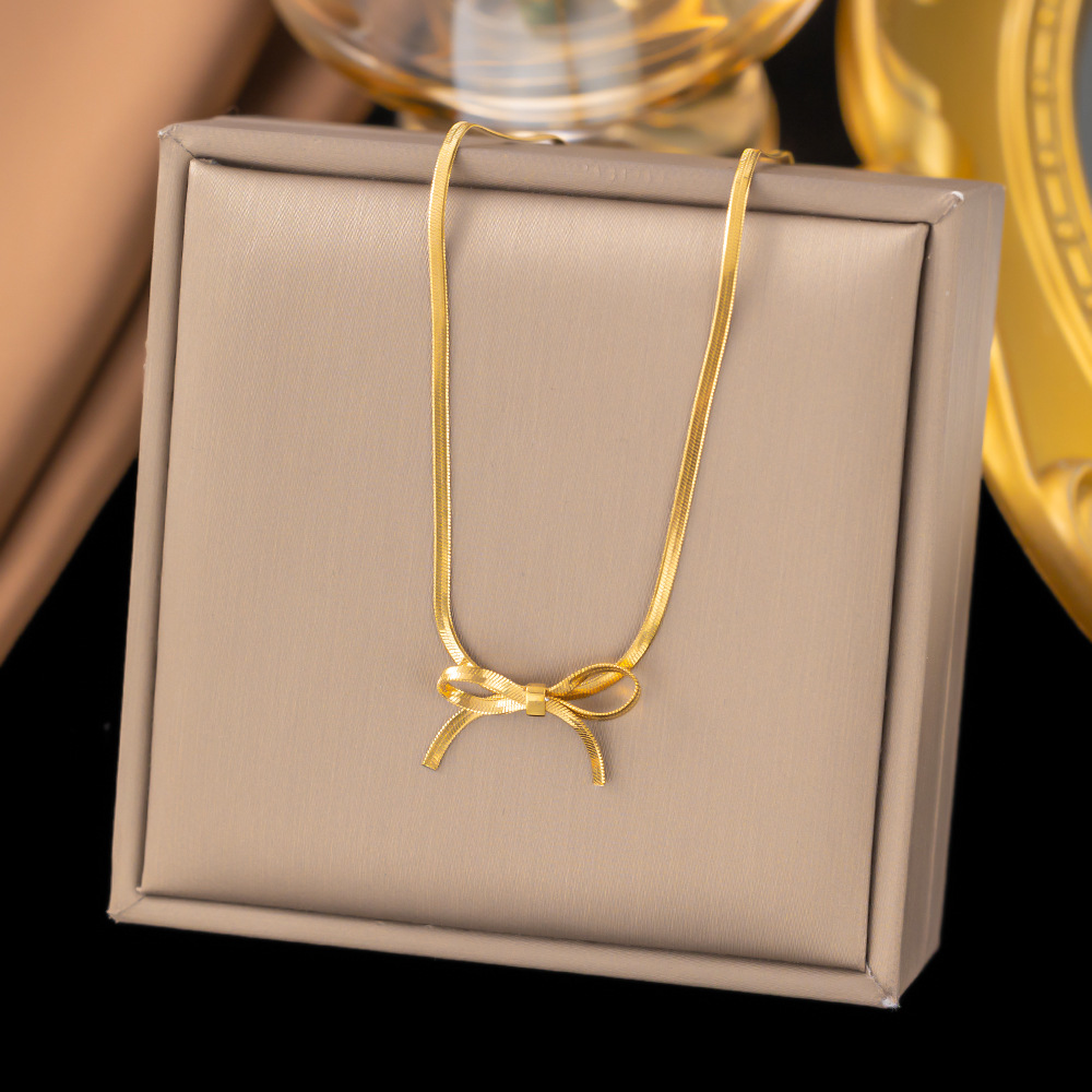 Titanium steel neck chain choker neck chain snake bone small fresh titanium steel bow blade chain temperament Joker manufacturers wholesale
