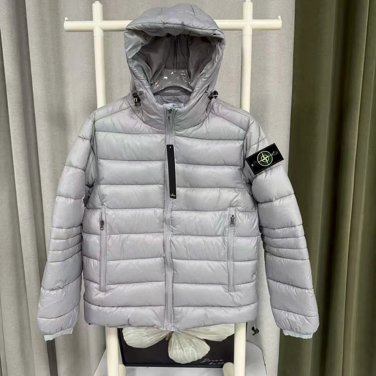 st * 羽绒服  For more styles, contact WhatsApp +85244126288
