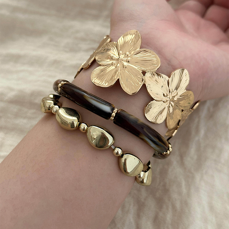 Acrylic Flower Round Bracelet, European and American Retro Style, Personalized, Fashionable, Exquisite, Versatile, Unique Design