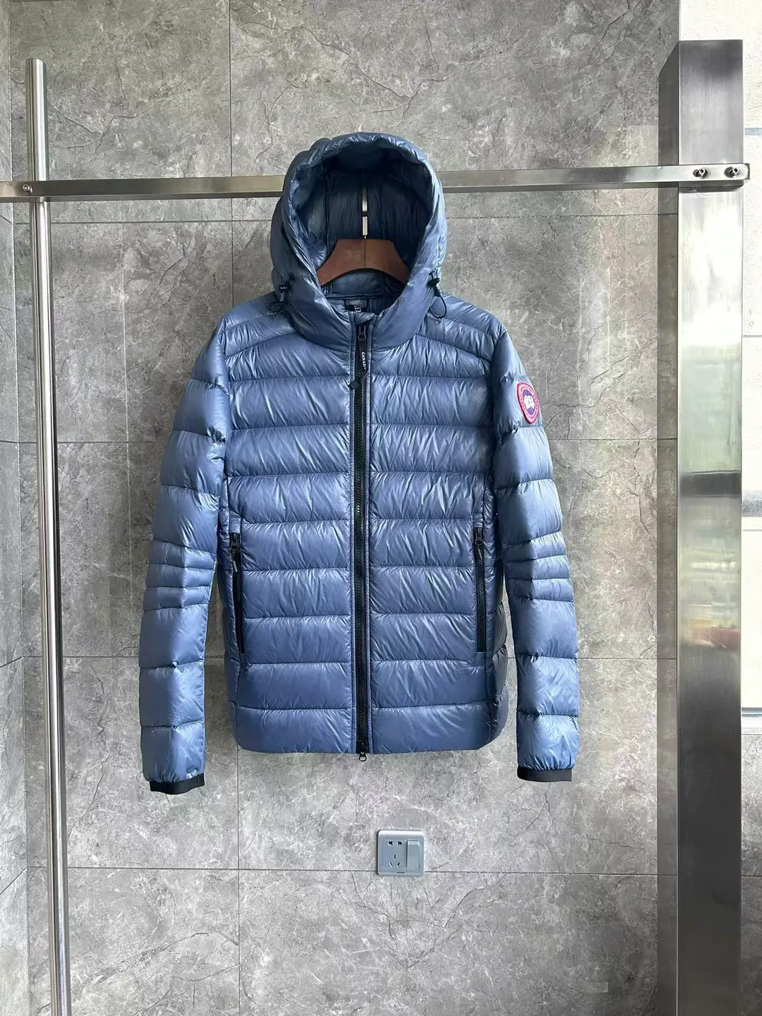 Crofton 2227 Men's and Women's Same Light and Thin.