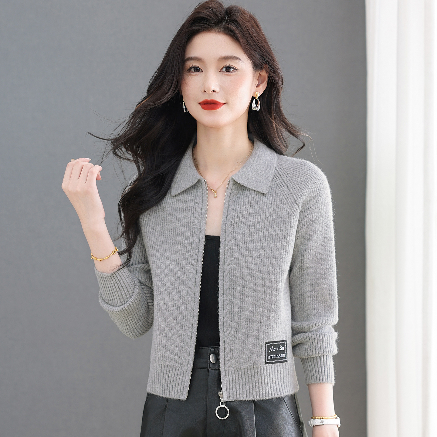 Authentic Wool Knitwear for Women, High-Quality Short Sweater with a Stylish Turn-Down Collar, Simple and Slimming, Versatile Top