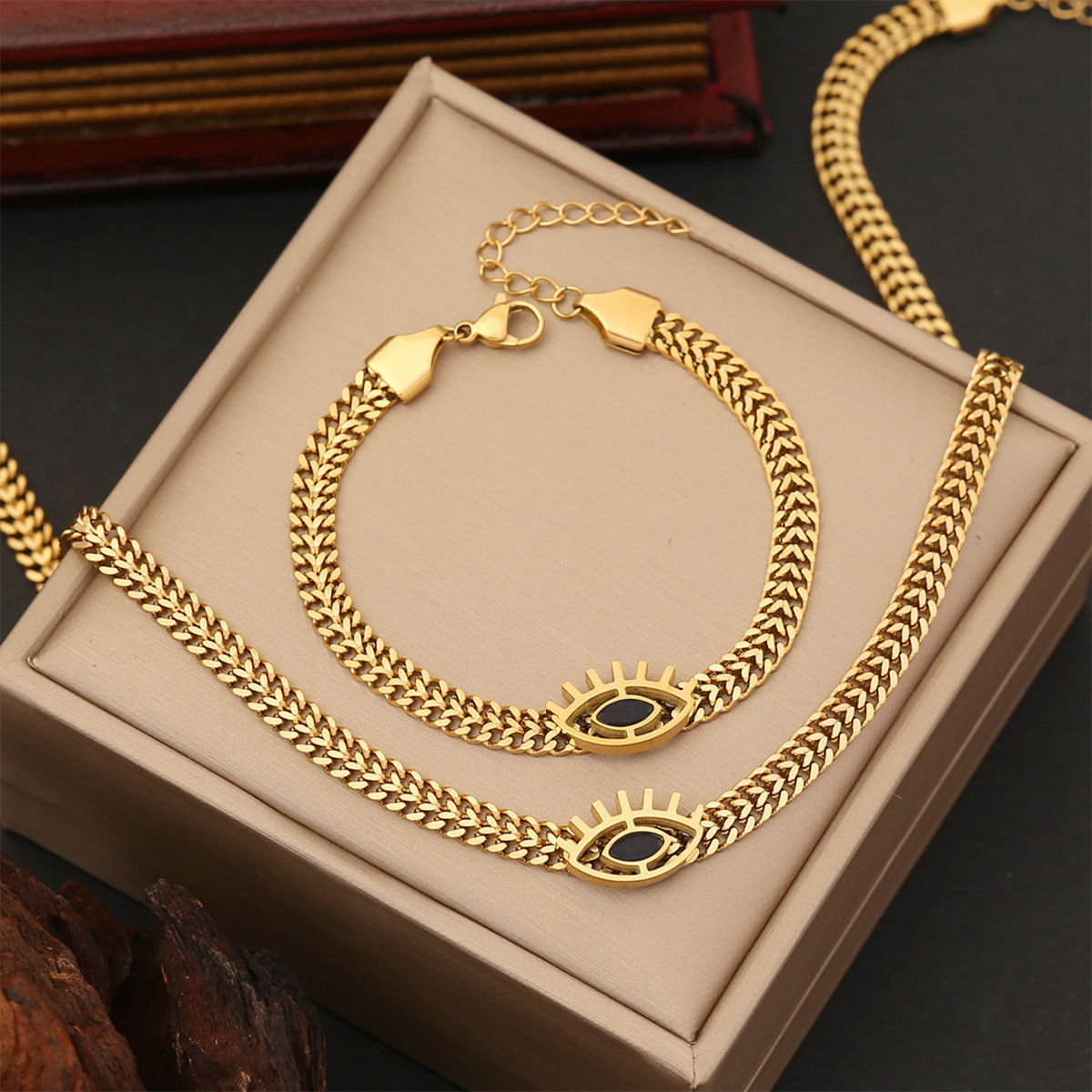 European and American Cross-Border Original Style Blue Eye Element Metallic Thick Chain Necklace for Women Titanium Steel Simple Clavicle Chain for Women