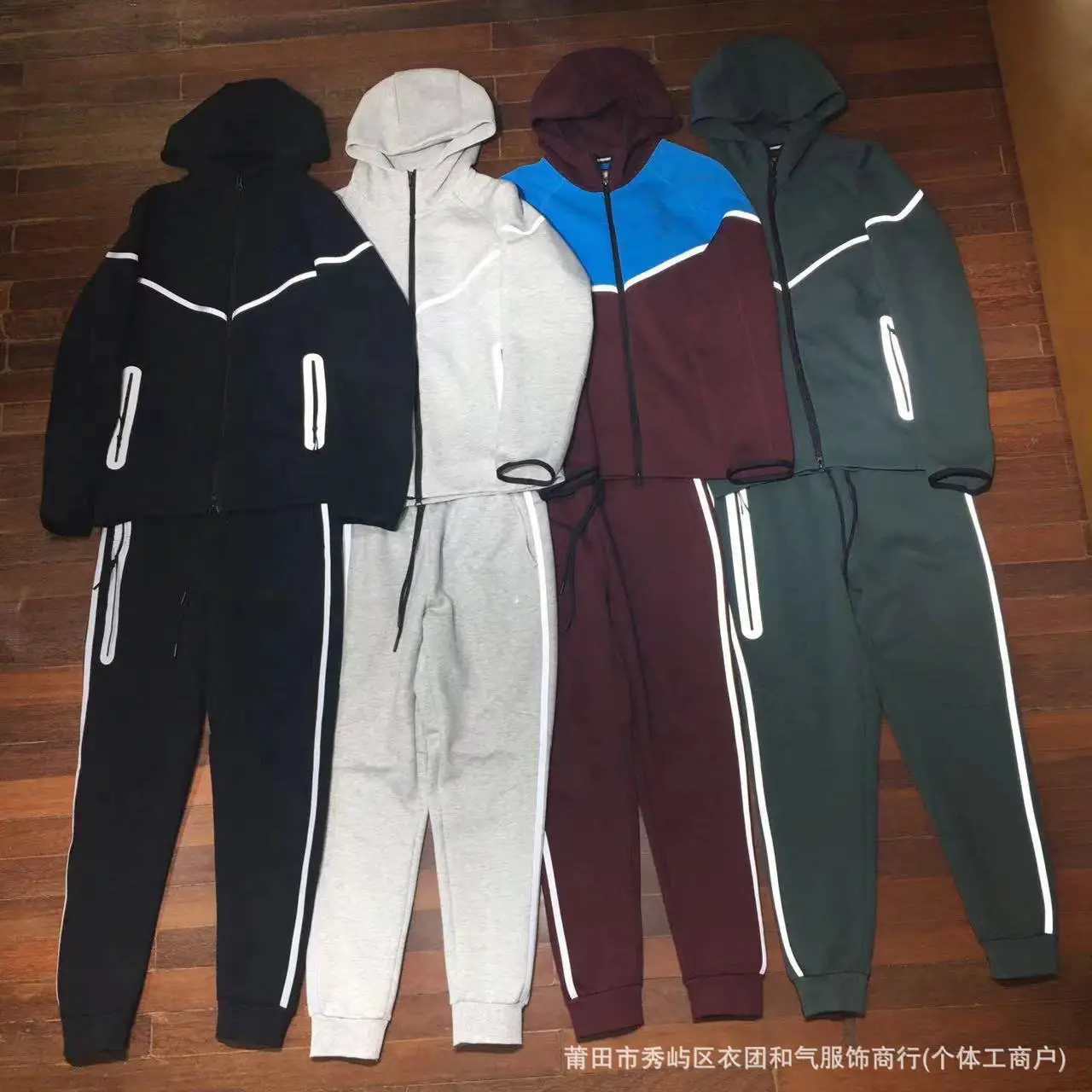 运动反光条棉连帽外套和卫裤
