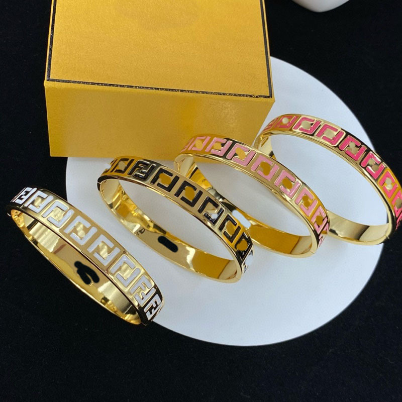 2025 New High-End Temperament F Letter Glue Bracelet Medieval Personalized Color Matching Bracelet Double F Buckle Bracelet Wholesale Foto QC de 1688 na Qualit.ly