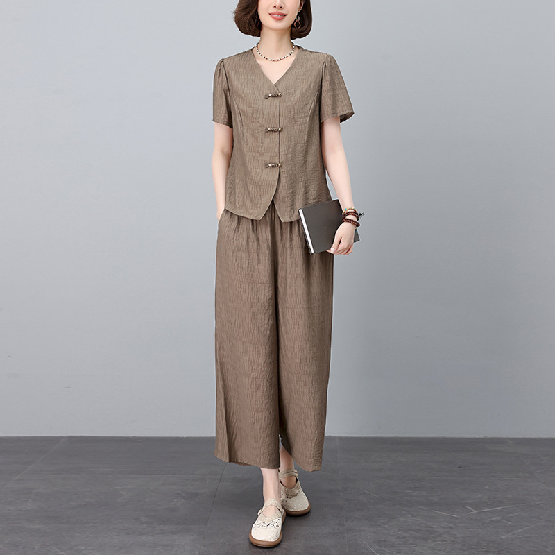 Chinese Style Suit, Summer Style, Super Popular Age-Reducing Outfit for Mothers, a Complete Set of High-End Ladies 2025 New Style
